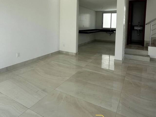 #19 - Casa para Venda em Contagem - MG - 2