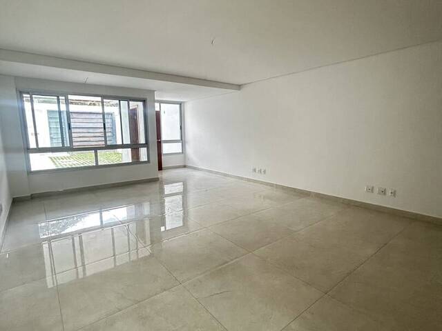 Casa para Venda em Contagem - 3